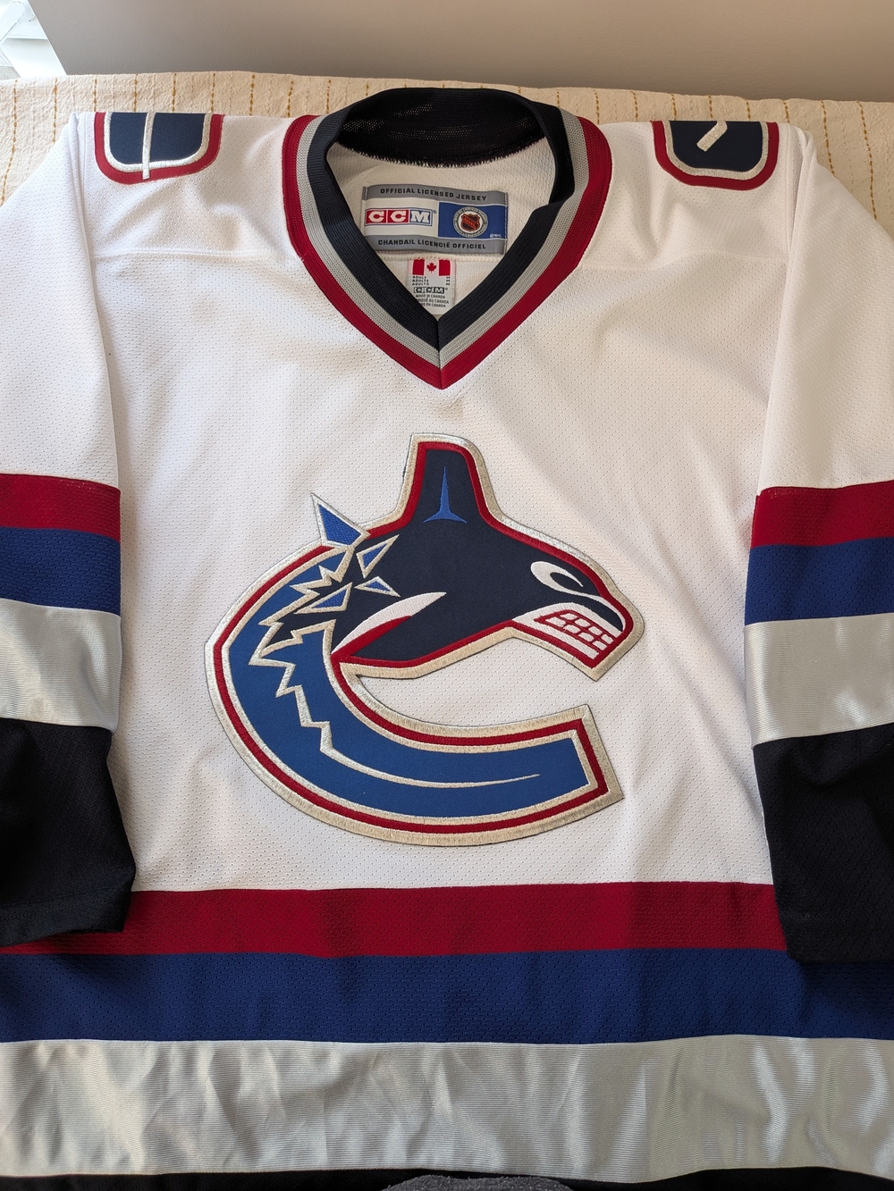 Vancouver Canucks Vintage White Orca Jersey Ccm Size Medium